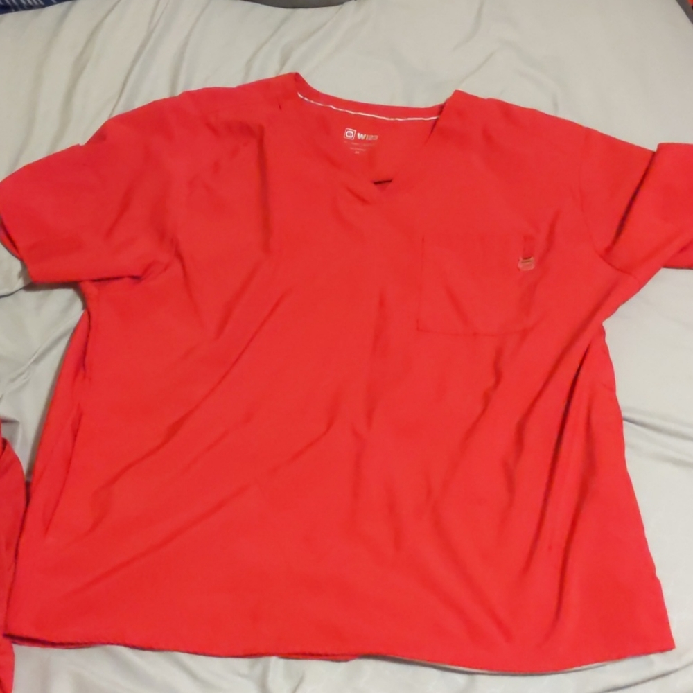 WI23  2 XL men's red scrub top (super comfy)